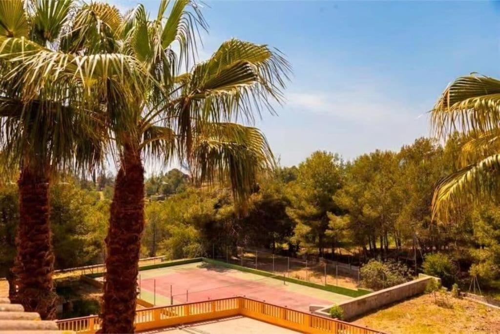 Villa Golf Sitges Біланоба-і-ла-Жалтру Екстер'єр фото
